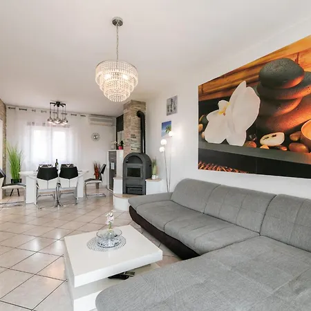 Lela C Apartment *