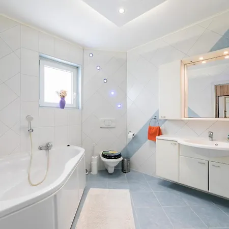 Lela C Apartment