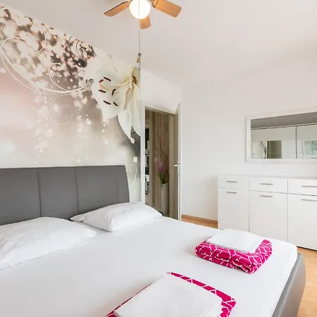 Lela C Apartment *