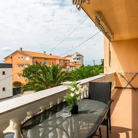 Lela C Apartment