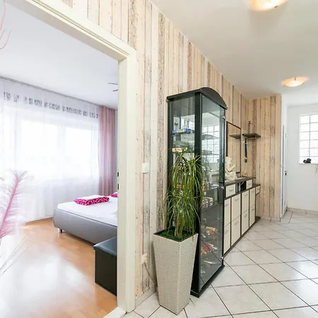 Lela C Apartment