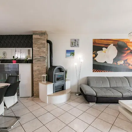 Lela C Apartment *