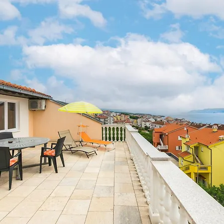 Lela C Apartment